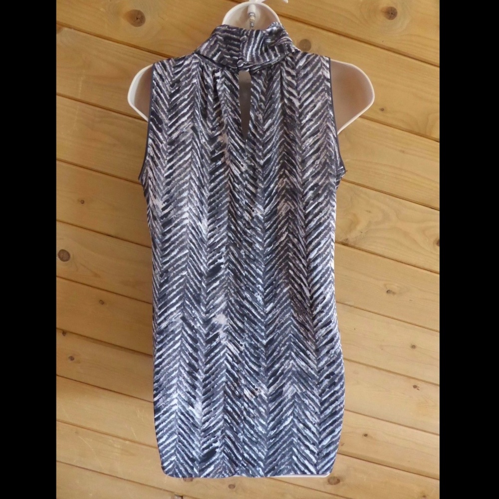 Joan Vass Studio Gray Chevron Stripe Turtleneck Mock Blouse Sleeveless Shirt Top - Picture 3 of 6